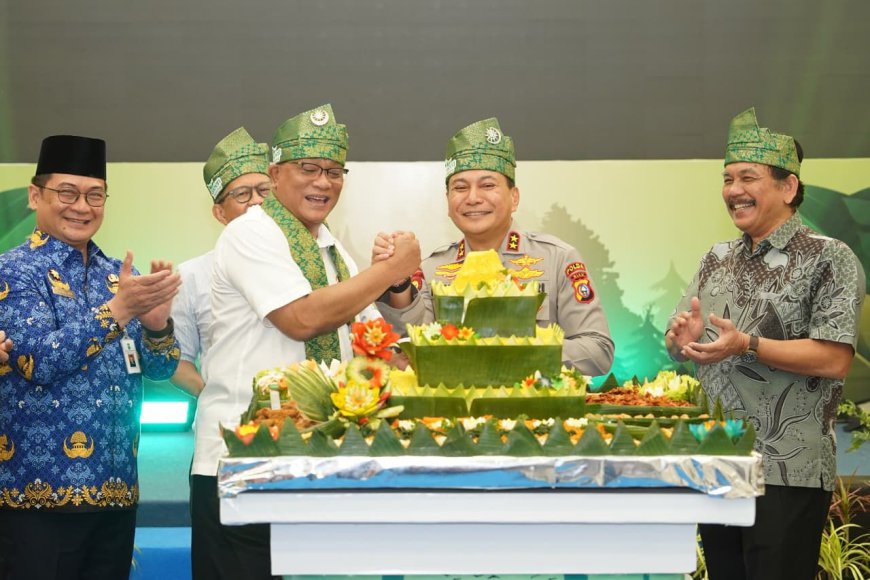 Kunjungi Mapolda Riau, Menteri LH Dorong Green Policing Nasional